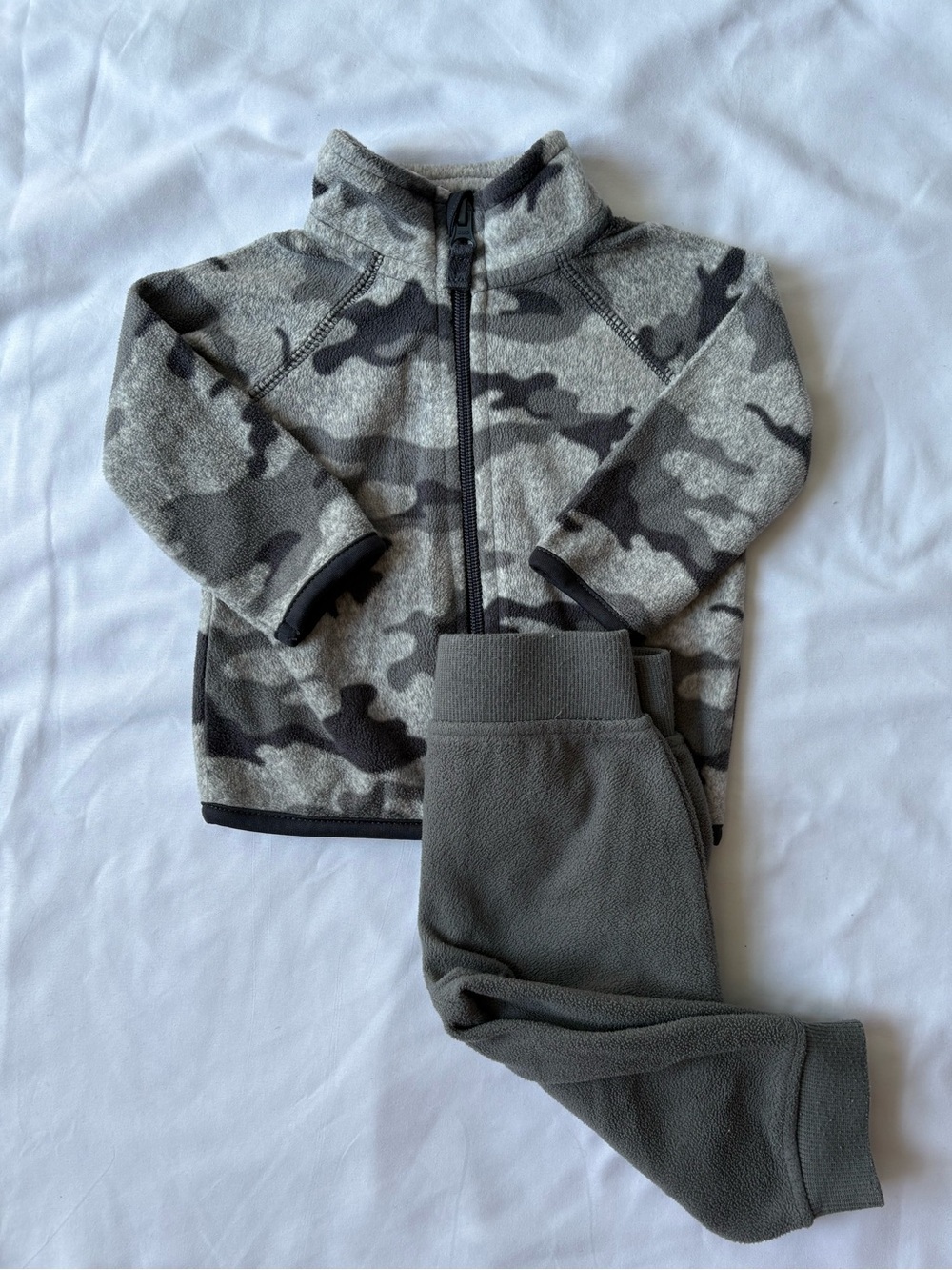 🚙 Baby boy George Gray Camo Fleece Jacket with Solid Gray Joggers